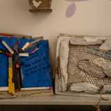 A colpire la nostra attenzione � uno dei tante opere esposte, dedicata alla rappresentazione delle stagioni dell�autunno e dell�inverno, realizzata con mattoncini lego, foglie e pezzi di legno